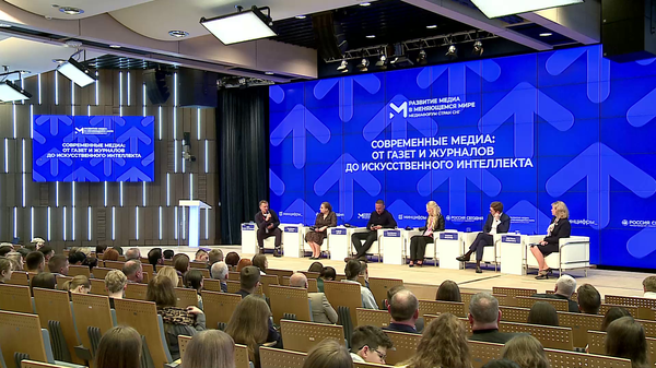 Пленарное заседание Современные медиа: от газет и журналов до искусственного интеллекта - Медиафорум стран СНГ